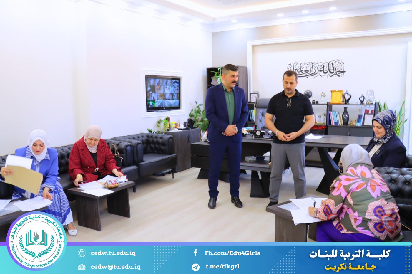 لجنة تدقيق الامتحان التنافسي في كلية التربية للبنات تنجز أعمال مراجعة الدفاتر الامتحانية